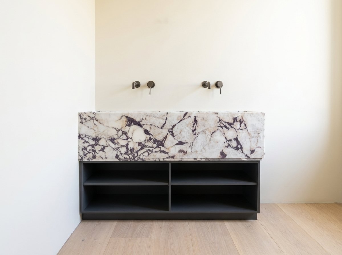 Doppio lavabo monolitico in marmo a vene viola